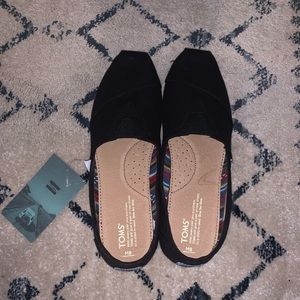 Toms Men Classic Black on Black Canvas Size 9 NWT